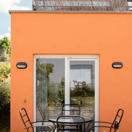Charming & Bright With Garden & Parking