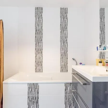 Appartement Charming & Bright With Garden & Parking